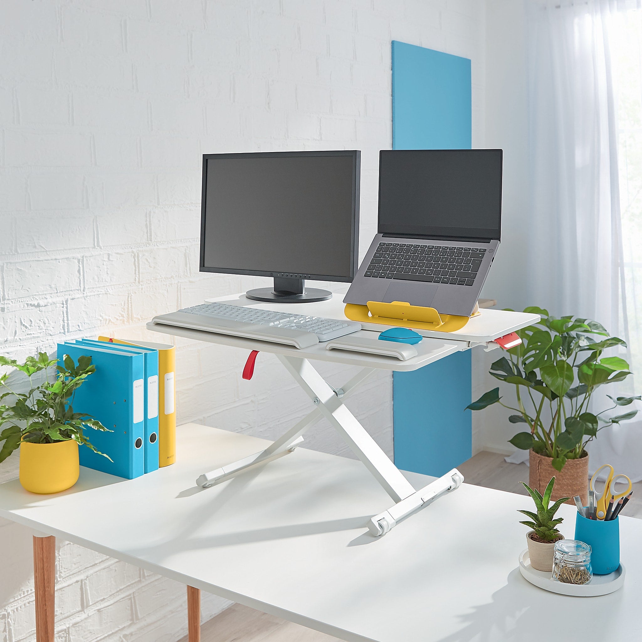 Justerbart PC bord m/plate Cosy Hvit