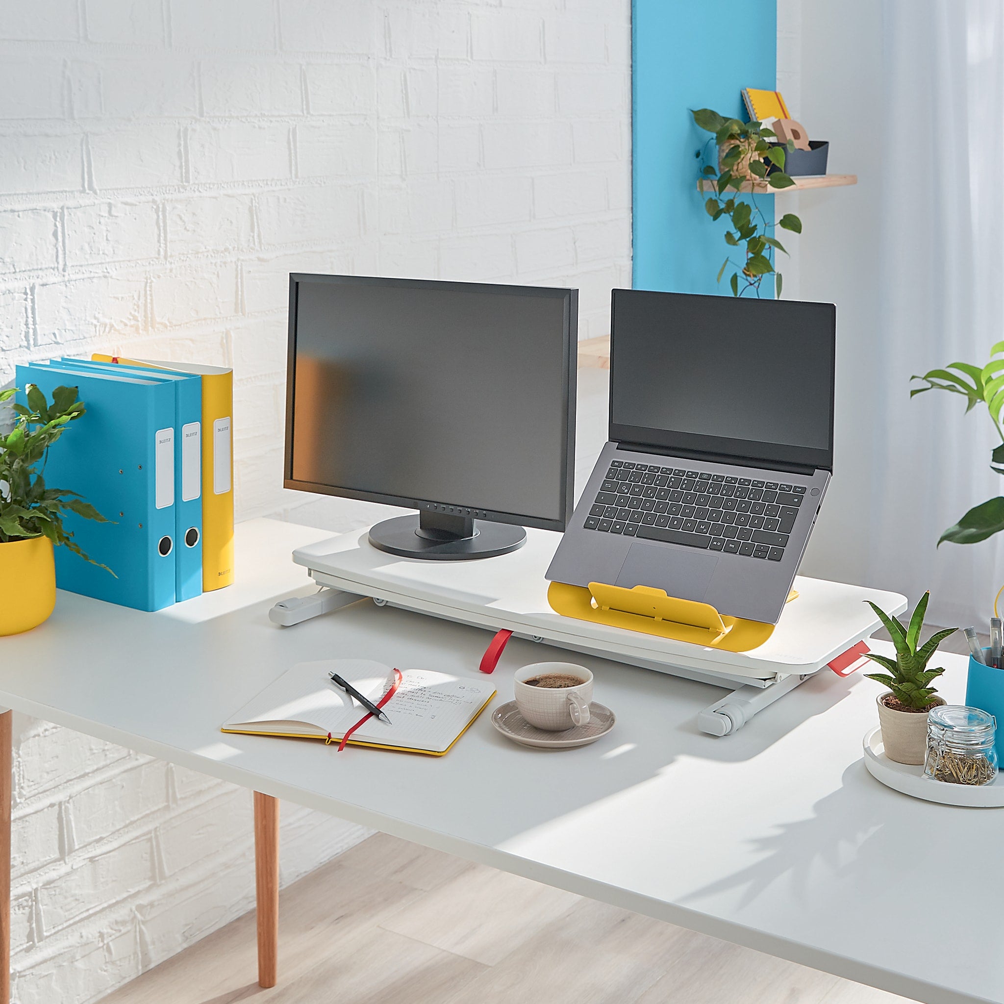 Justerbart PC bord m/plate Cosy Hvit