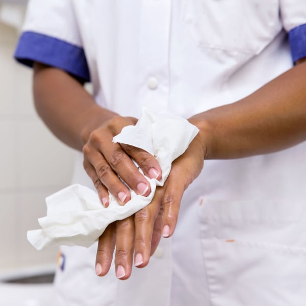 Dispenser Tork H3 Singelfold metall hvit